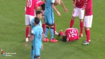 Zou Zheng (horror injury) broke his leg Barcelona vs Guangzhou Evergrande