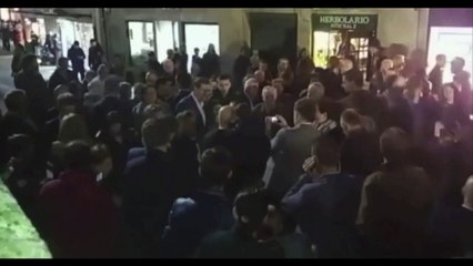 Espagne: Mariano Rajoy reçoit un coup de poing au visage