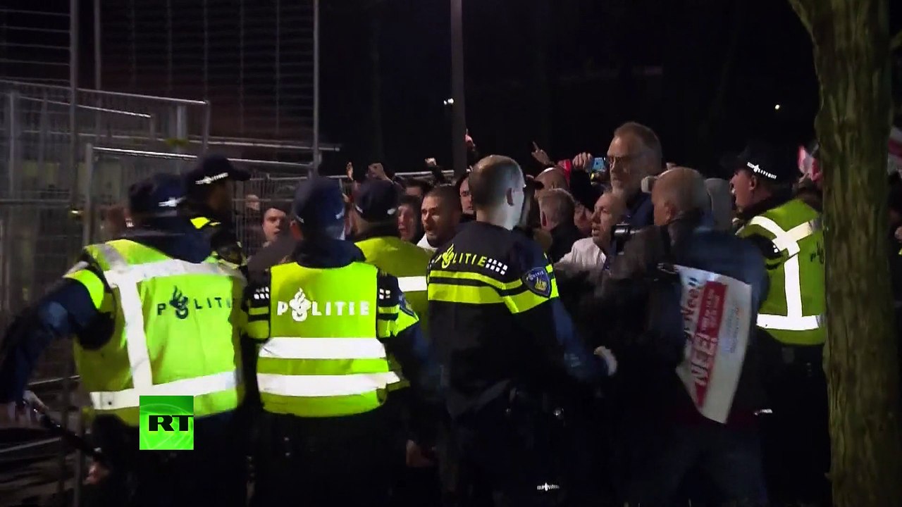 Violente manifestation contre l'arrivée de réfugiés dans une ville des Pays-Bas