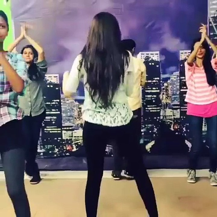 Neelam Muneer Latest Dance Performance 2016