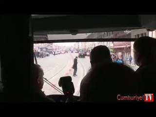 Erdoğan koltuğa oturdu, koruması depar attı