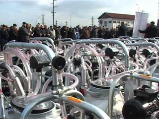 Lajme - Ndahen Subvencione për fermerët