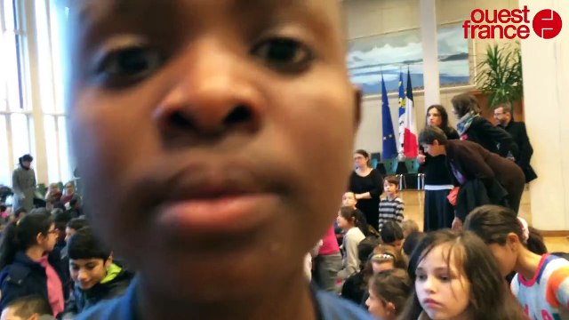 L'ensemble Matheus devant 500 primaires, à Brest.