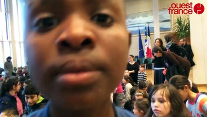 L'ensemble Matheus devant 500 primaires, à Brest.