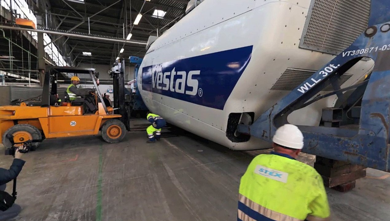 Une nacelle de 74 tonnes débarque au lycée Bazin de Charleville