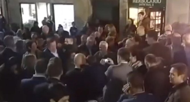 Mariano Rajoy frappé par un homme à Pontevedra