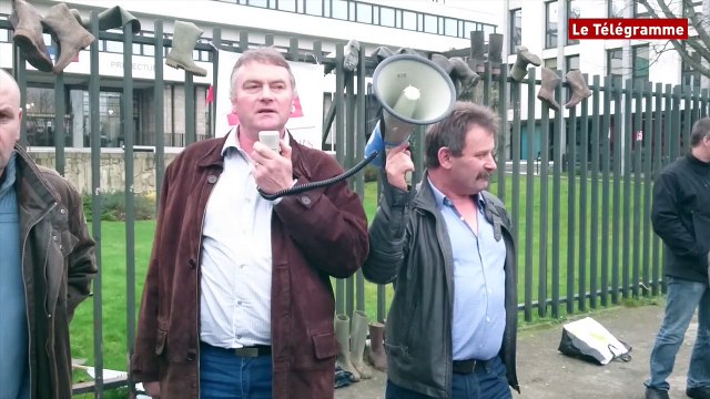 Saint-Brieuc. Crise agricole : les agriculteurs déposent les bottes