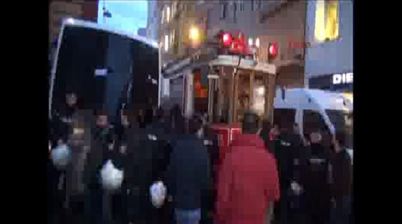 Taksim tramvayındaki eyleme polis müdahalesi