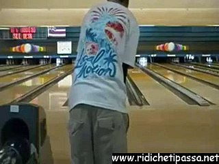 Per giocare a boowling,,,BEST FUNNY VIDEO EVER...