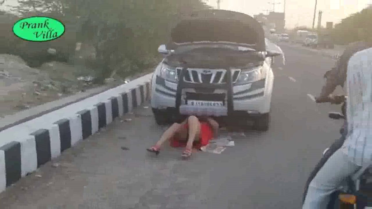 Social experiment performed by a girl on highway