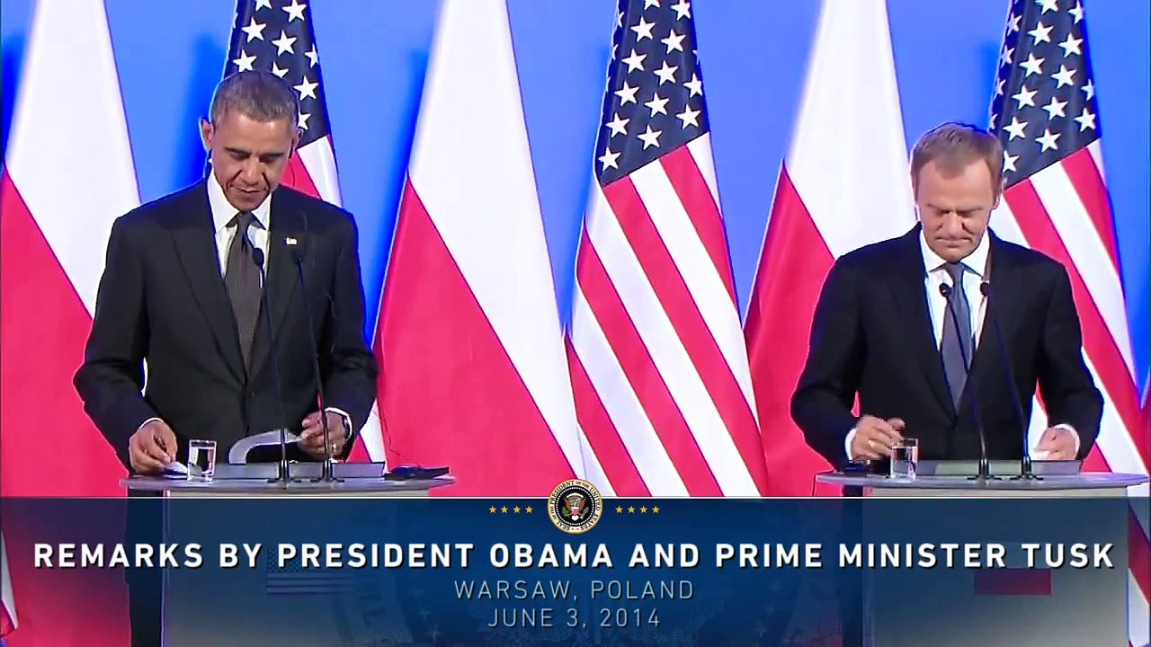 President Obama and President Komorowski Meet with U.S. and Polish Airmen