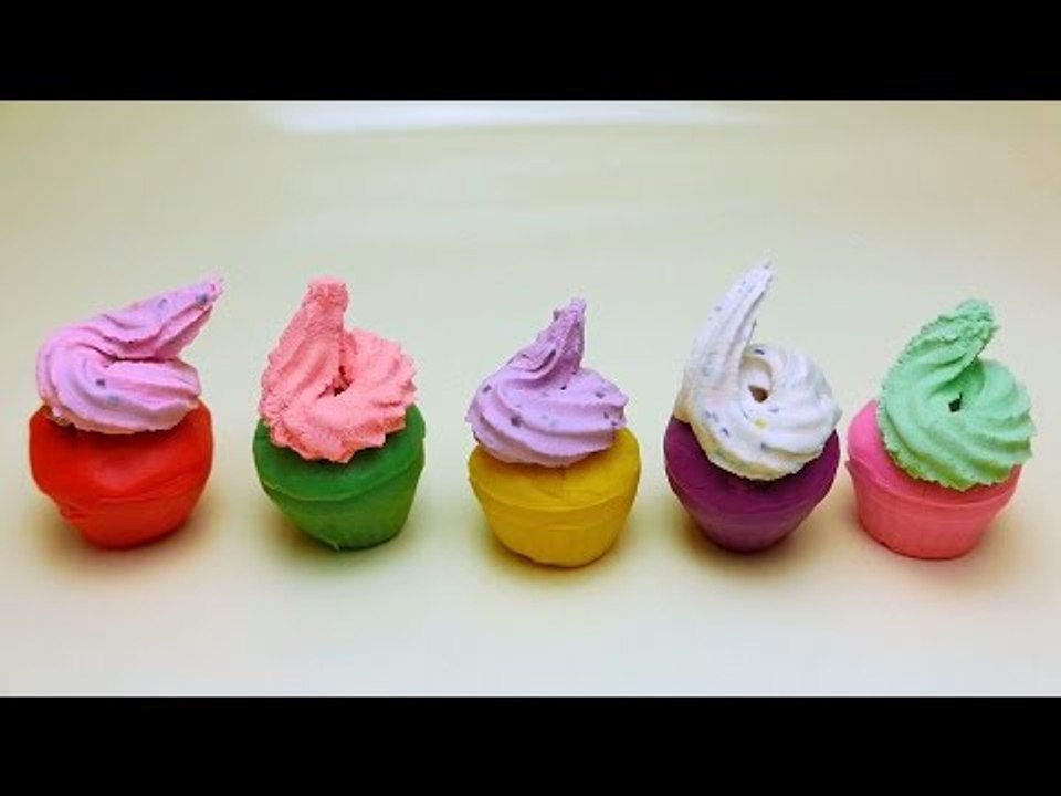 Play-Doh Ice Cream Cupcake with Surprise Toys - Hello Kitty