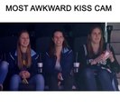 Moment Kiss Cam très embarrassant pendant un match de baseball