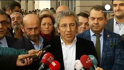 Gazeteci Can Dündar ve Erdem Gül cezaevinde