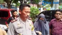 Ibu-ibu Ngamuk, Tarik dan Jambak Pencatut Nama Gubernur dan Media