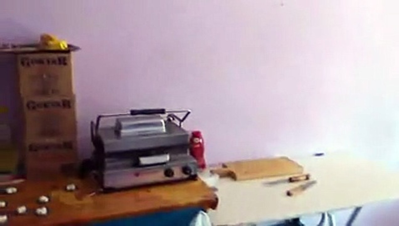 Ağzında sigara patlayan çaycı murat abi