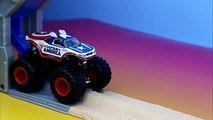 Hot Wheels Double Destruction Monster Jam Playset with The Tormentor & Frightning McMean Crash!