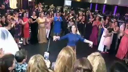 Düğünde Öyle Bir Oynadı ki Gelinden Daha Fazla Para Topladı