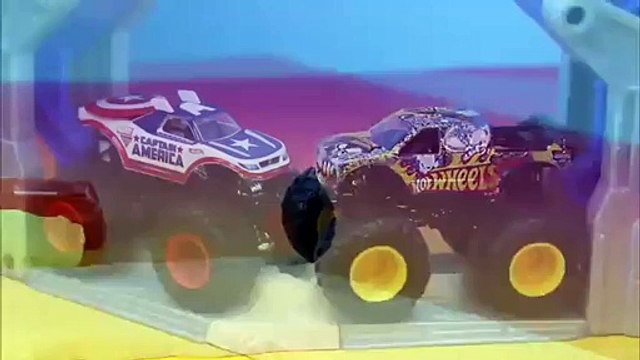 Hot Wheels Double Destruction Monster Jam Playset with The Tormentor & Frightning McMean Crash!