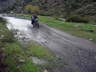 Motorun Sudan Geçmesine Aşırı Sevinen Adam