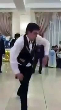 ГОСТИ В ШОКЕ )) ПОКАЗАЛА ТАНЦОРУ КАК НАДО ДВИГАТЬСЯ))