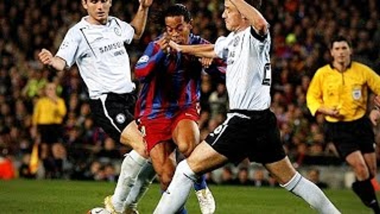 Ronaldinho vs Athletic Bilbao football skills challenge● Magical Performance