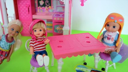Frozen Anna Da Dinheiro para Gabriel e Tommy ir na Lojinha de Doces!!! Em Portugues Tototo