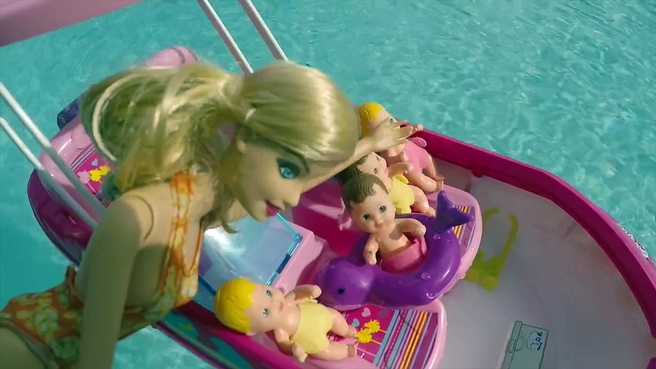 Barbie Mari e 4 Gemeos andando de Lancha!!! Em Portugues [Parte 14] Tototoykids