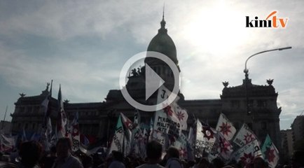 Penyokong pro-Kirchner bantah tindakan presiden baharu
