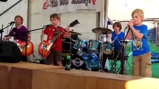 Enfants jouent Enter Sandman de Metallica