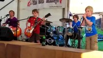 Enfants jouent Enter Sandman de Metallica