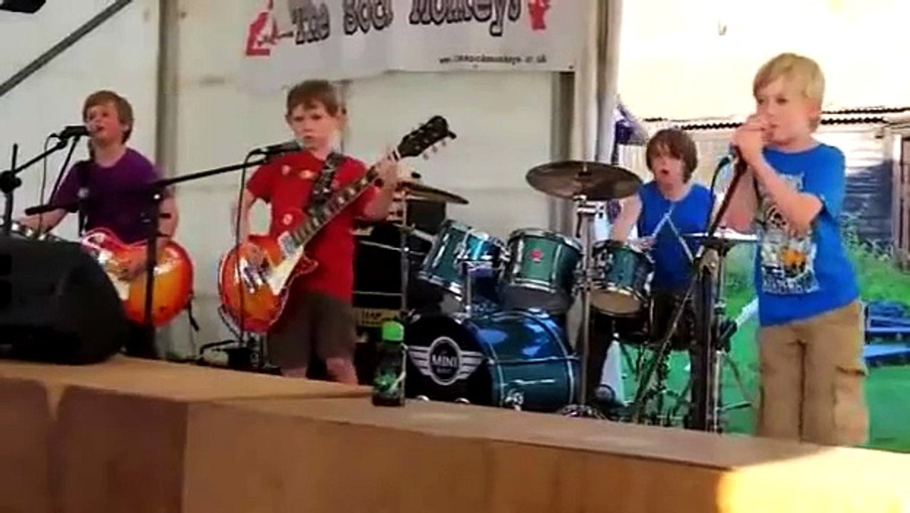 Enfants jouent Enter Sandman de Metallica