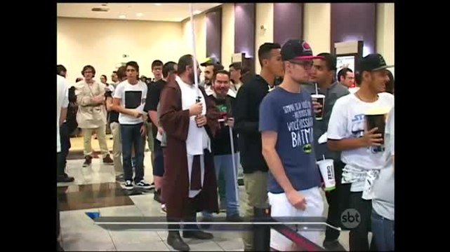 Fãs se emocionam com estreia do novo filme da saga Star Wars