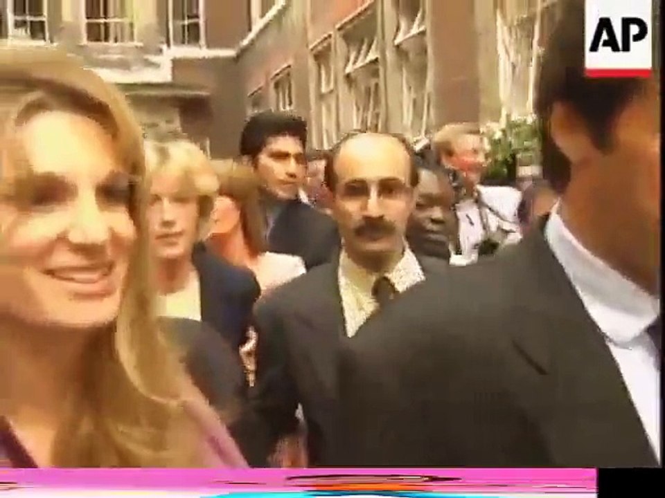 Rare Video of Imran Khan & Jemima Khan After Winning Case Against Ian Botham