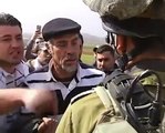 حوار رائع ومشوق بين مواطن فلسطيني وجندي اسرائيلي