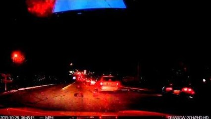 Le pilotage auto d'une tesla évite un accident