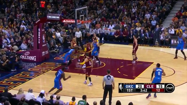 Le layup de Kevin Durant façon Dr J.