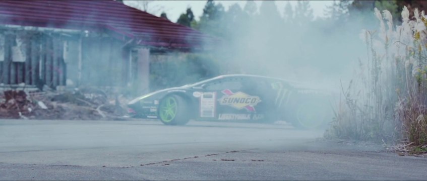 Epic Drift BAttle between Ford Mustang and Lamborghini Super Cars