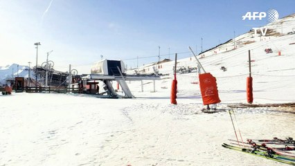 In the Alps, artificial snow saves the holiday ski season