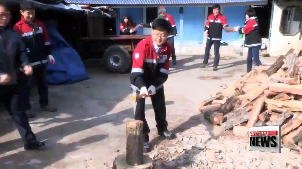 Low-income households receive 50,000 tons of firewood to help beat cold
