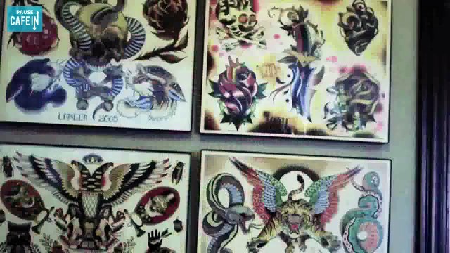 Un tatoueur né sans bras fait des tatouages... avec ses pieds !