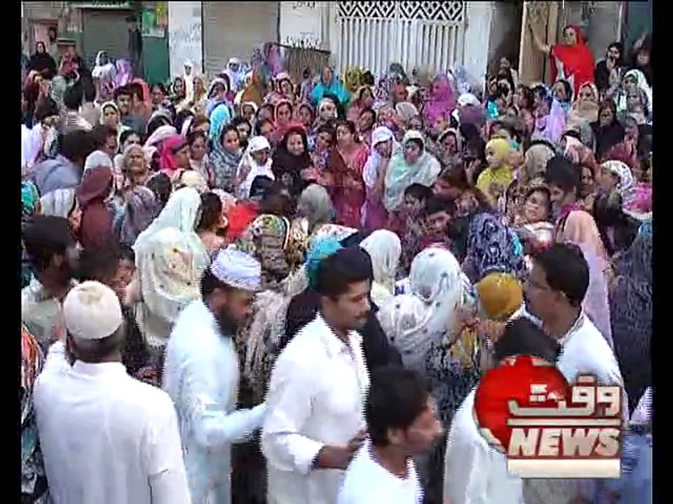 LHR-PTI-BROTHERS-MURDER-PKG-FARAZ-26OCT2015 malik arif khurram brother pti workers murder clash fight with pml n women crying