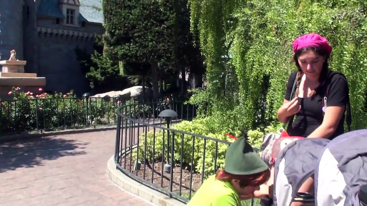 Ariel in DisneyLand Pocahontas Meets Huggy Pan in Disneyland Disney Bounding