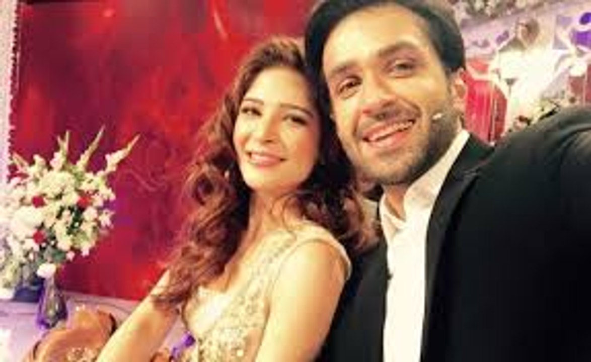 Ayesha Omar and Azfar Rehman Met a Serious Accident on Super Highway