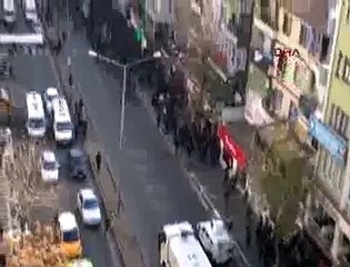 Sur'a yürümek isteyen kitleye polis müdahalesi