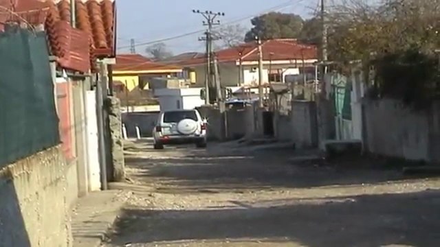 Report TV - Fier, banorët e lagjes Zhupan ankesa gjëndjen e rrugës