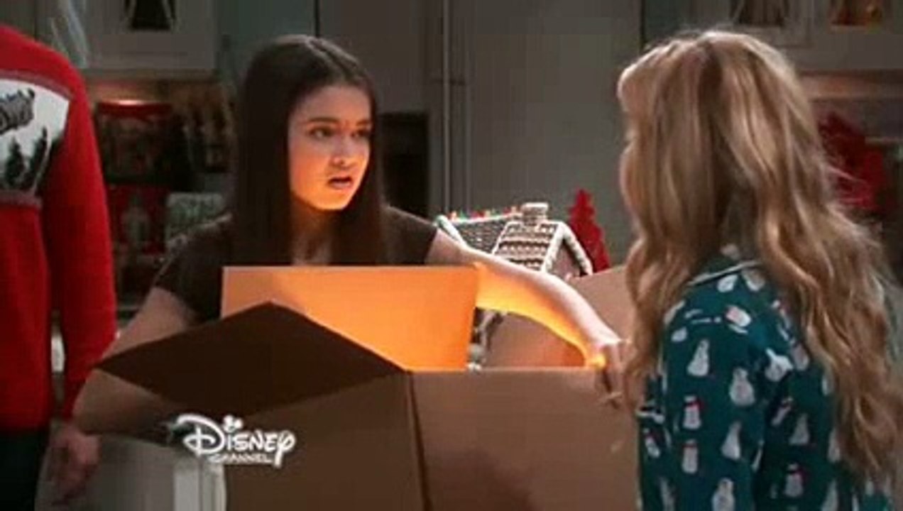 Best Friends Whenever - The Girls of Christmas Past - Clip-1