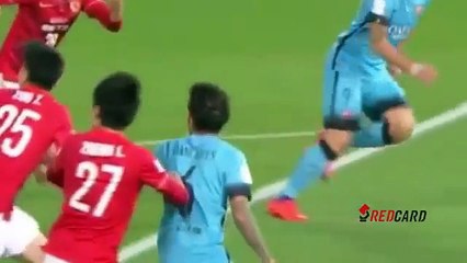 Así fue la fuerte lesión de Zou Zheng luego de un encuentro contra Dani Alves