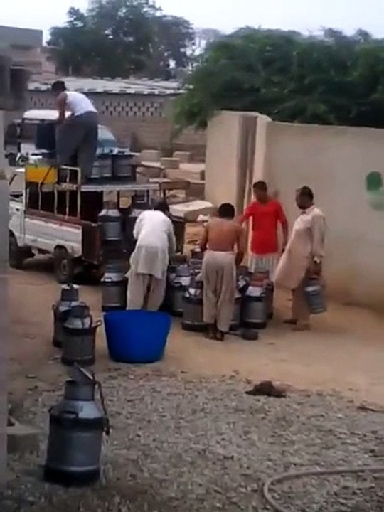 یہ ہے ہماری ایماندار عوام جو شور کرتی ہے کہ حکمران بے ایمان ہیں