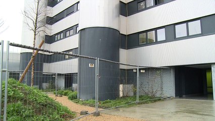 Des cordistes sur l'immeuble du Sillon de Bretagne